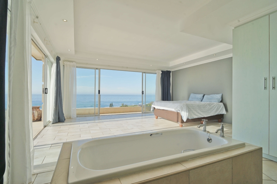 8 Bedroom Property for Sale in Winterstrand Eastern Cape